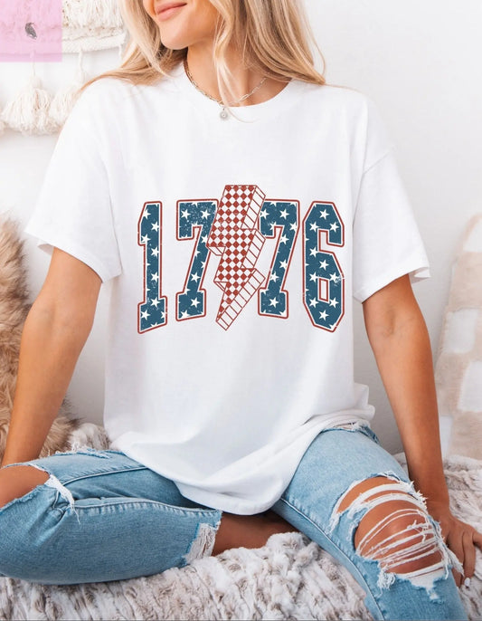Unisex Softstyle T-Shirt - Retro 1776 American Flag 4th of july Design The flirty crow