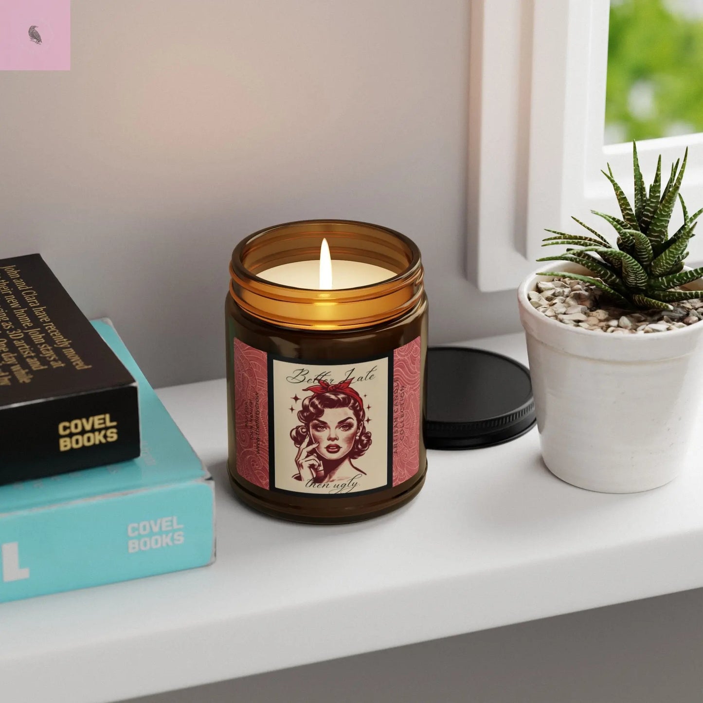 Vintage Pin-Up Scented Soy Candle The flirty crow