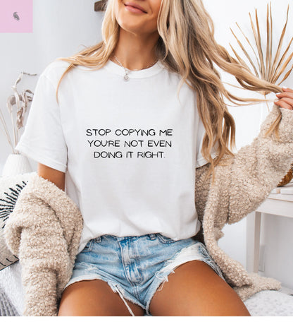 Graphic Unisex Tee - Fun and Playful Design The flirty crow